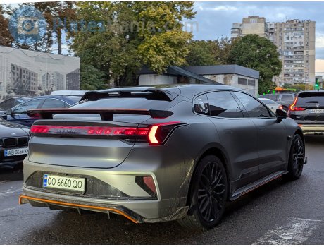 OO 6660 QO, Zeekr 001