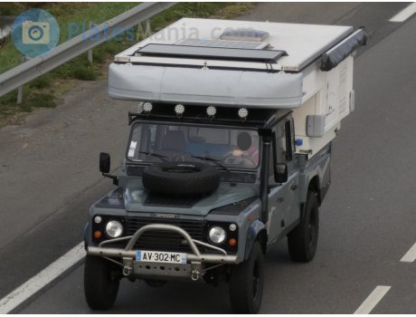 AV-302-MC, Land Rover Defender