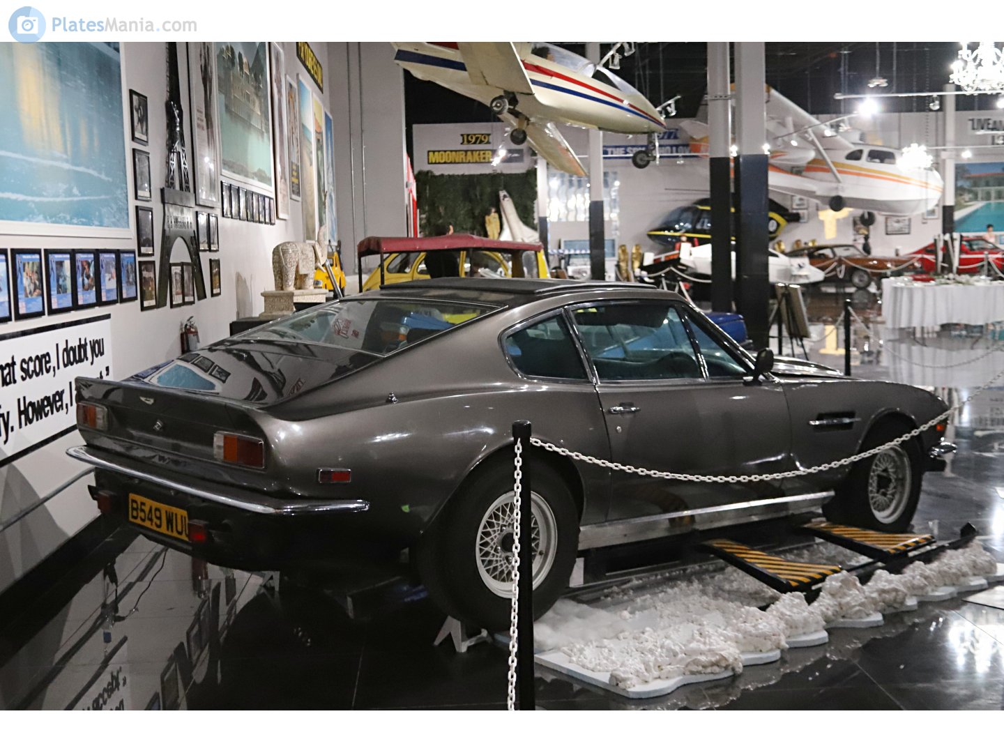 B549WUU, Aston Martin V8 Vantage 