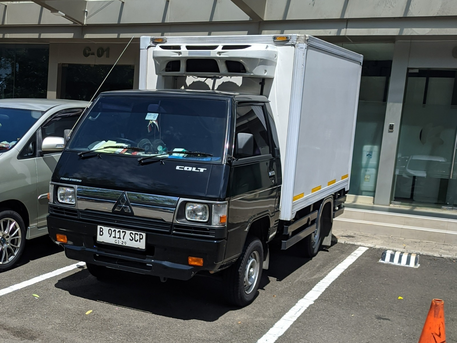 B 9117 SCP, Mitsubishi L300 1st gen (LO), 1979–1986