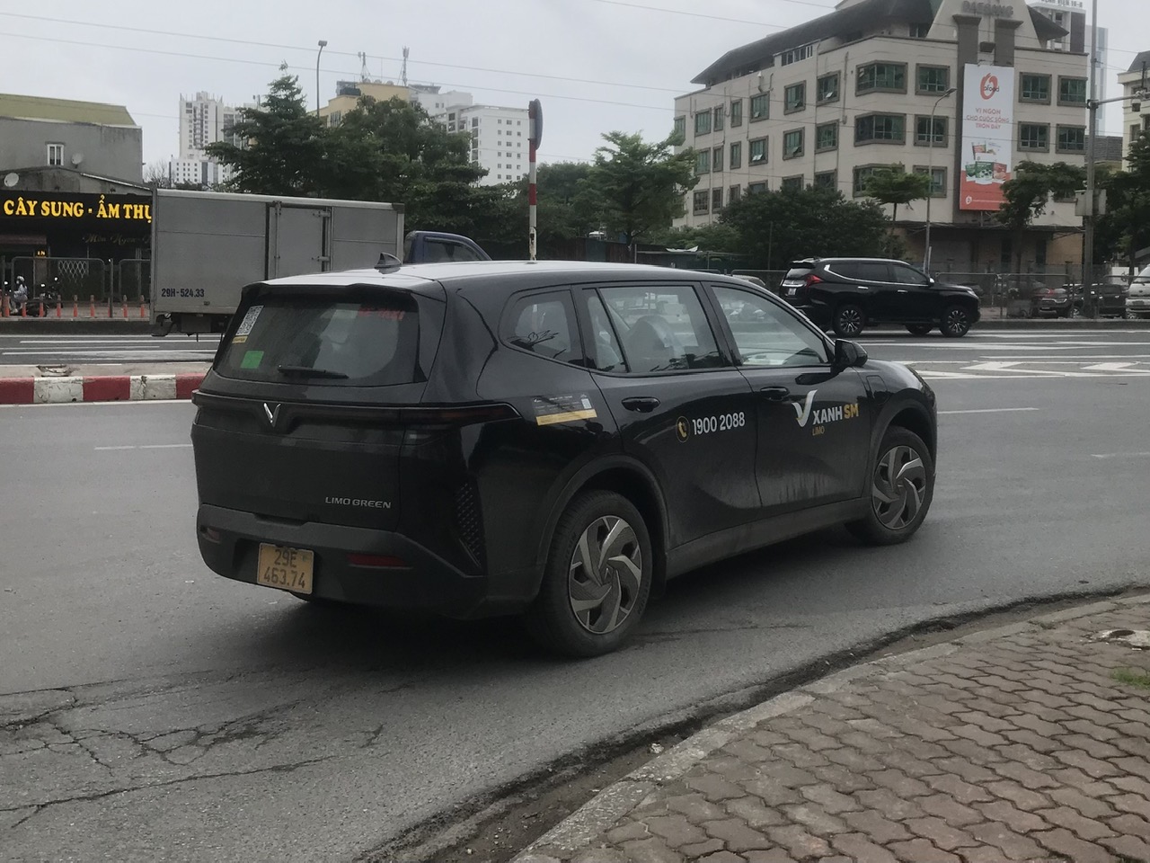 29E-463.74, VinFast Limo Green 