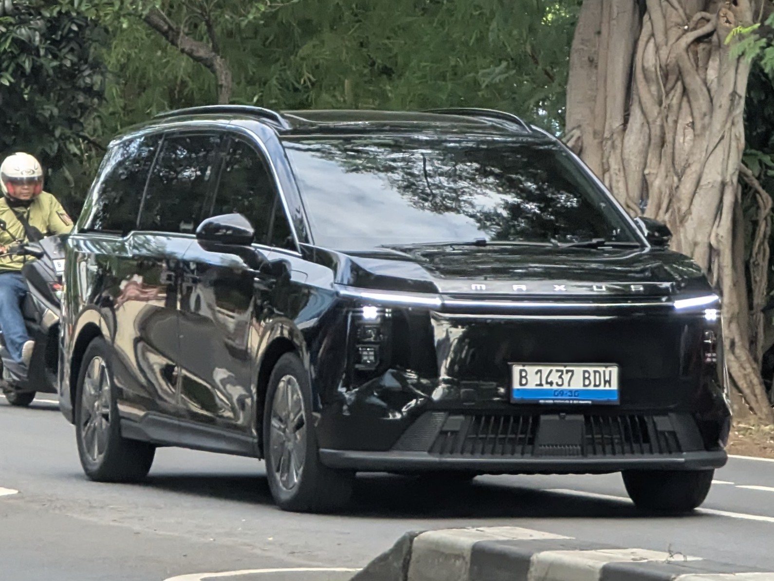 B 1437 BDW, Maxus Mifa 7 