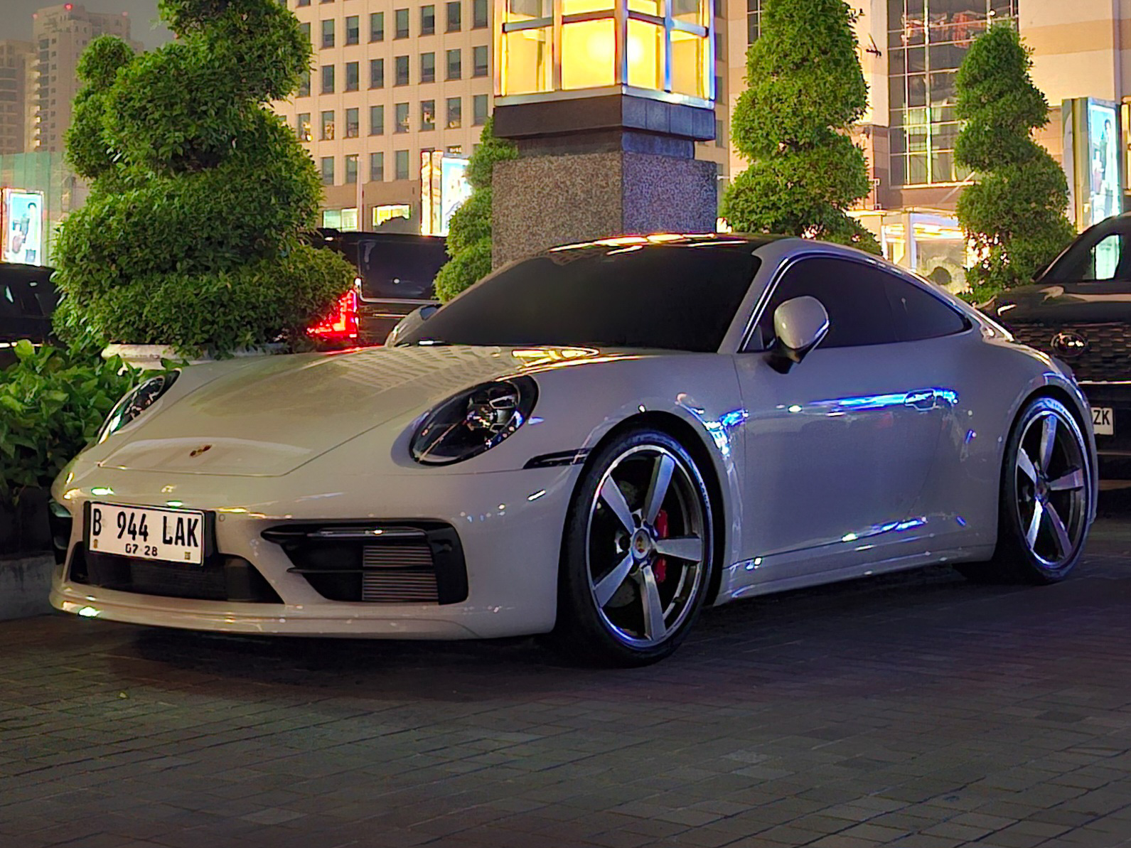 B 944 LAK, Porsche 911 8th gen Coupé (992.1), 2019–2025