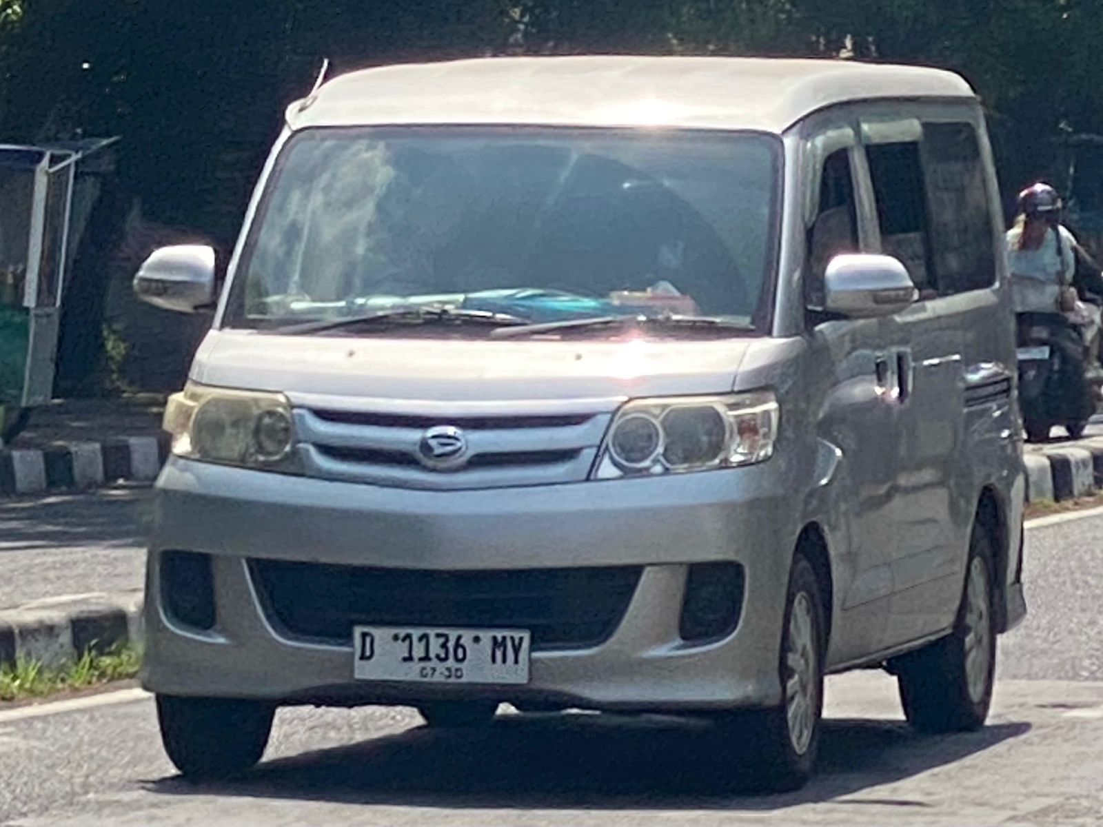 D 1136 MY, Daihatsu Luxio 1st gen (S400), 2009–