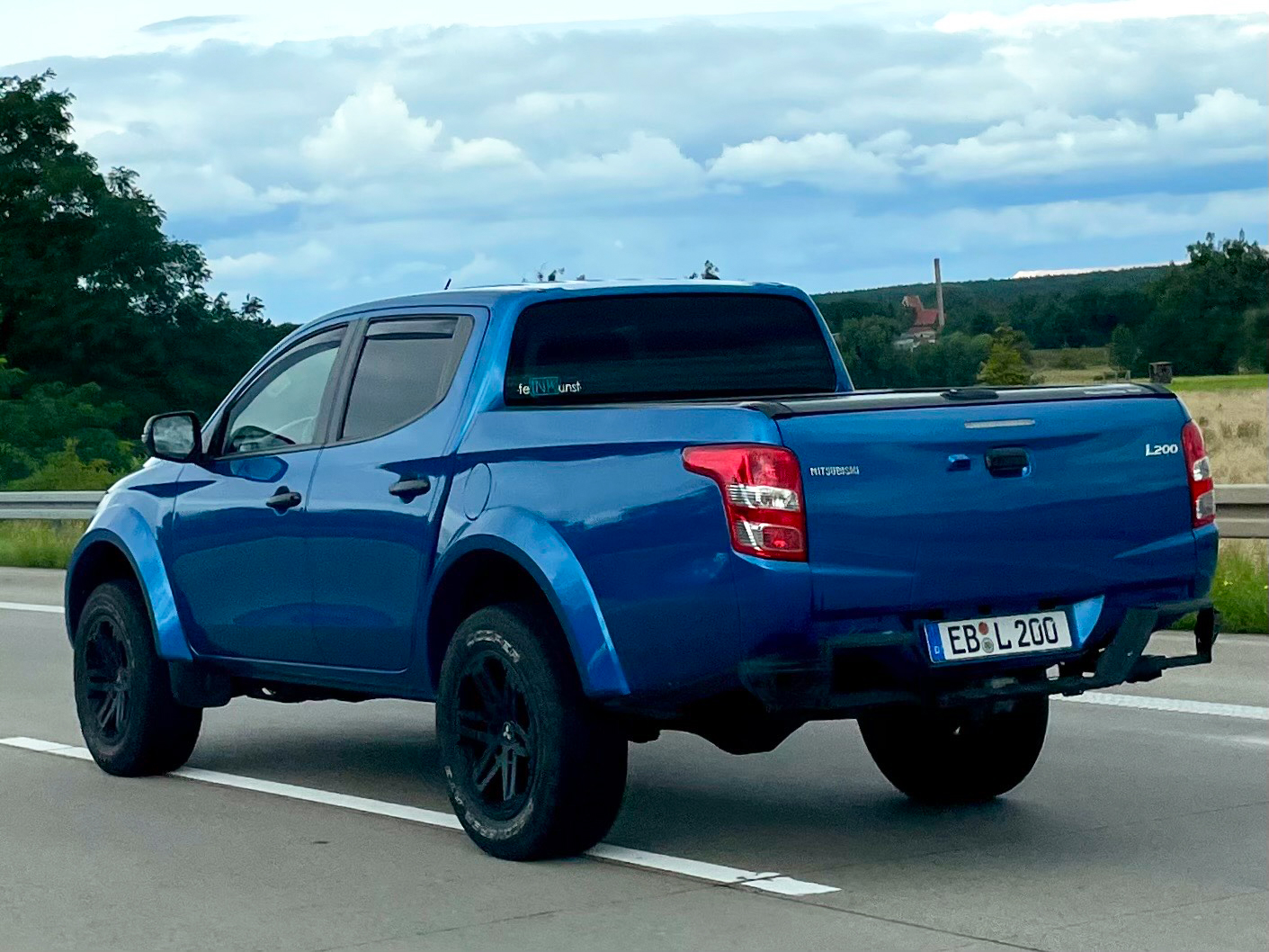 EB L 200, Mitsubishi L200 