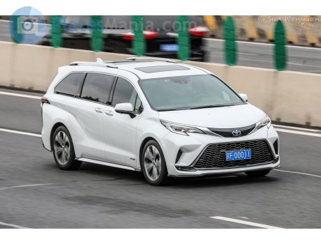 京F·00011, Toyota Granvia