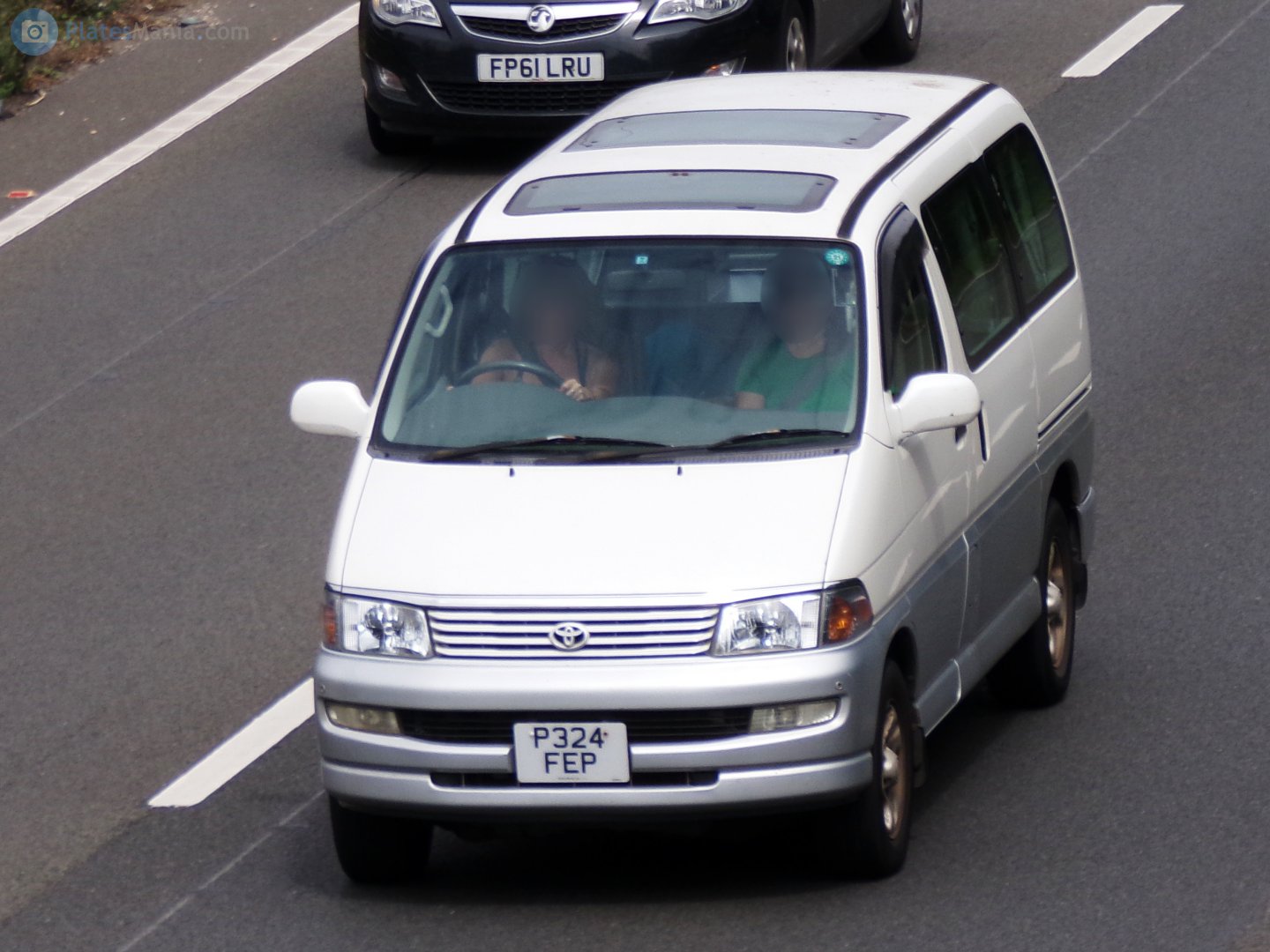 P324FEP, Toyota HiAce Regius (XH10; JP-market), 1997­–1999