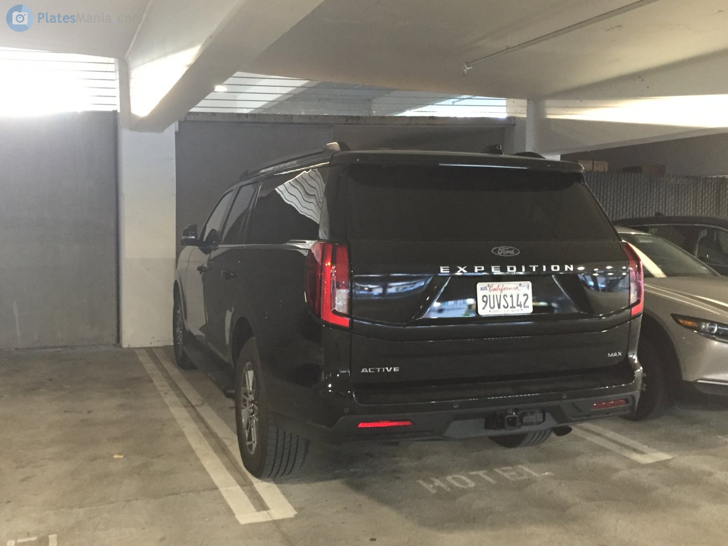 9UVS142, Ford Expedition 5th gen (U703), 2025–