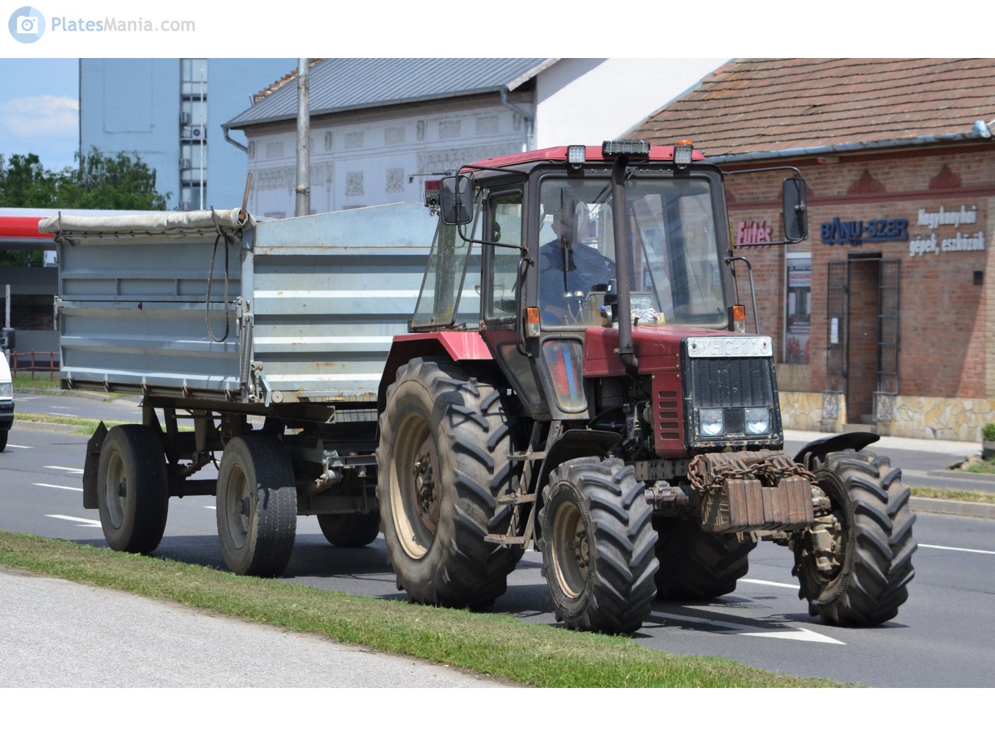 YHC-118, Belarus (MTZ) 820 