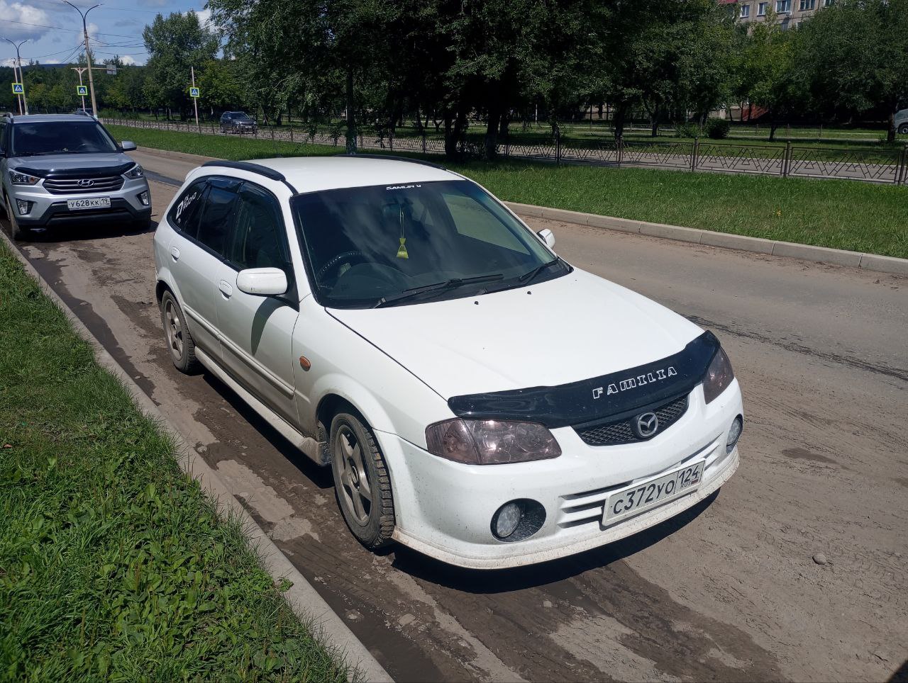 с 372 уо 124, Mazda Familia 8th gen Hatch (BH), 1998–2003