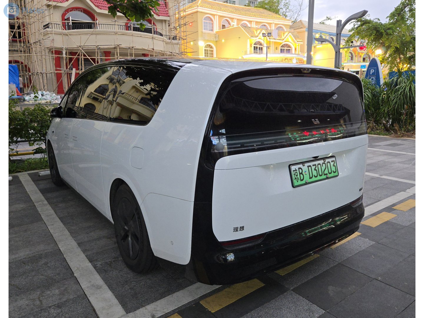 琼B·D30203, Li Xiang Mega 1st gen, 2024–