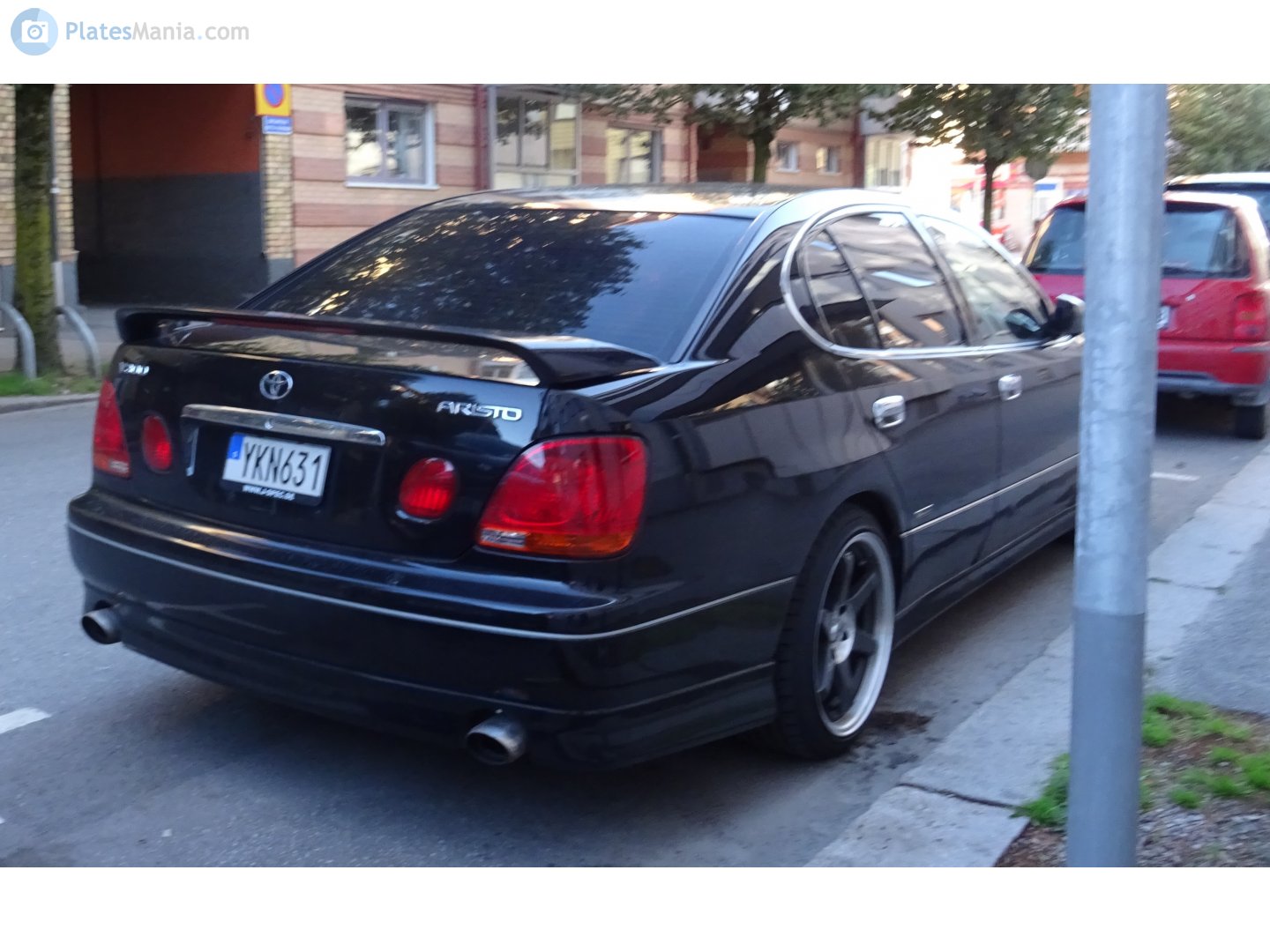 YKN 631, Toyota Aristo 2nd gen (S160), 1997–2004