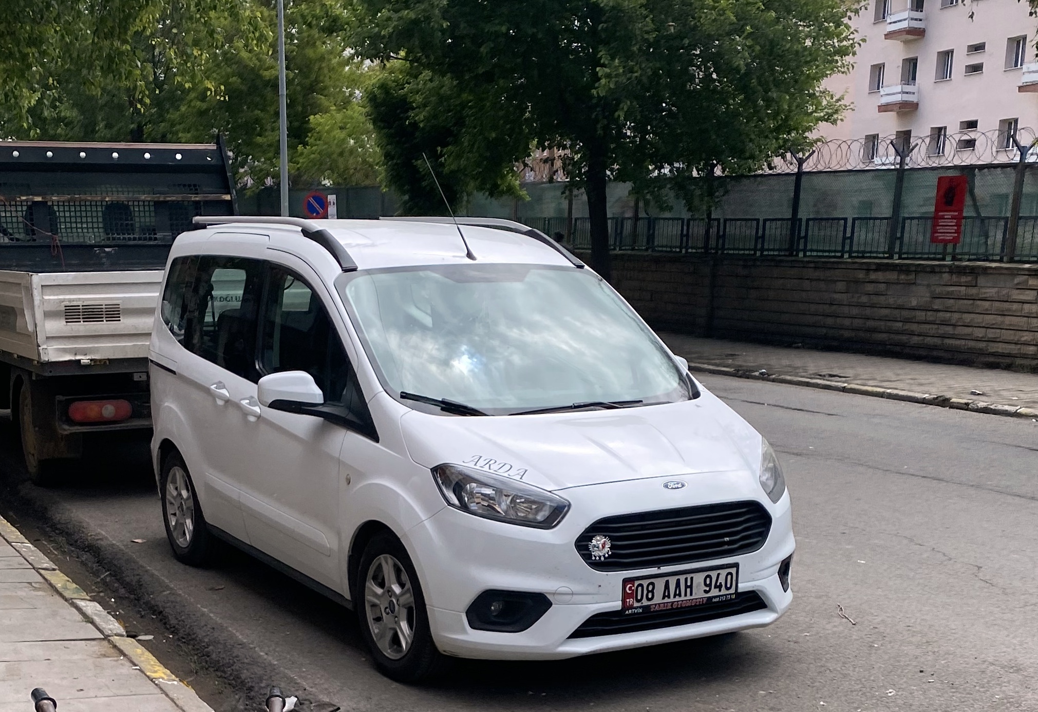 08 AAH 940, Ford Tourneo Courier 1st gen (B460/JU2), 2014–