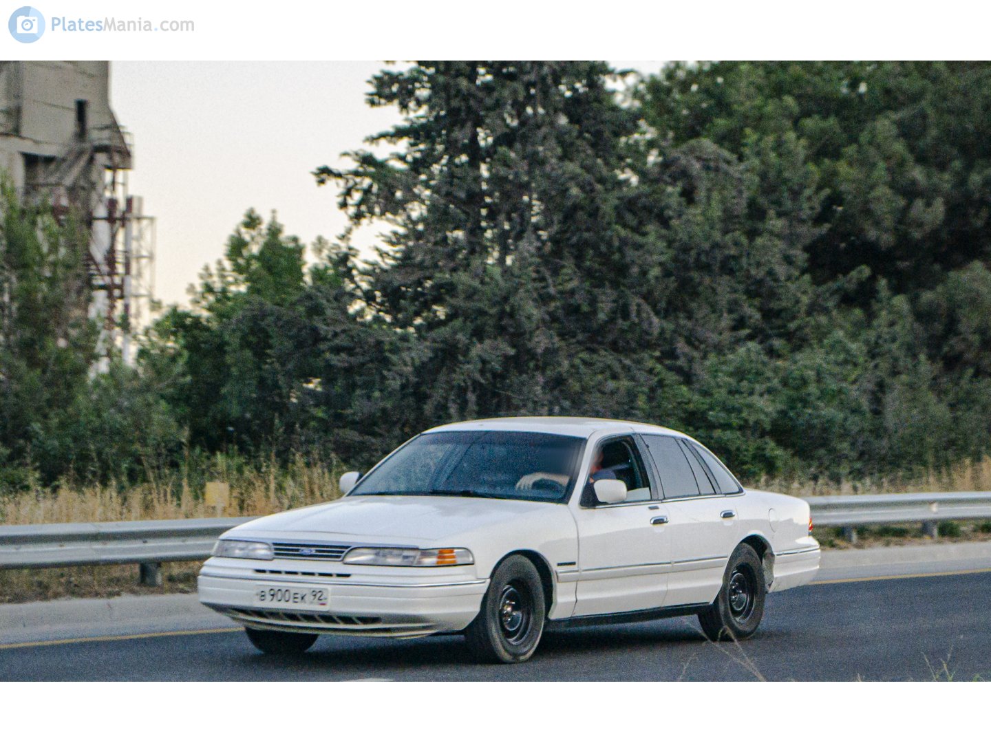 в 900 ек 92, Ford Crown Victoria 1st gen (EN53), 1991–1994