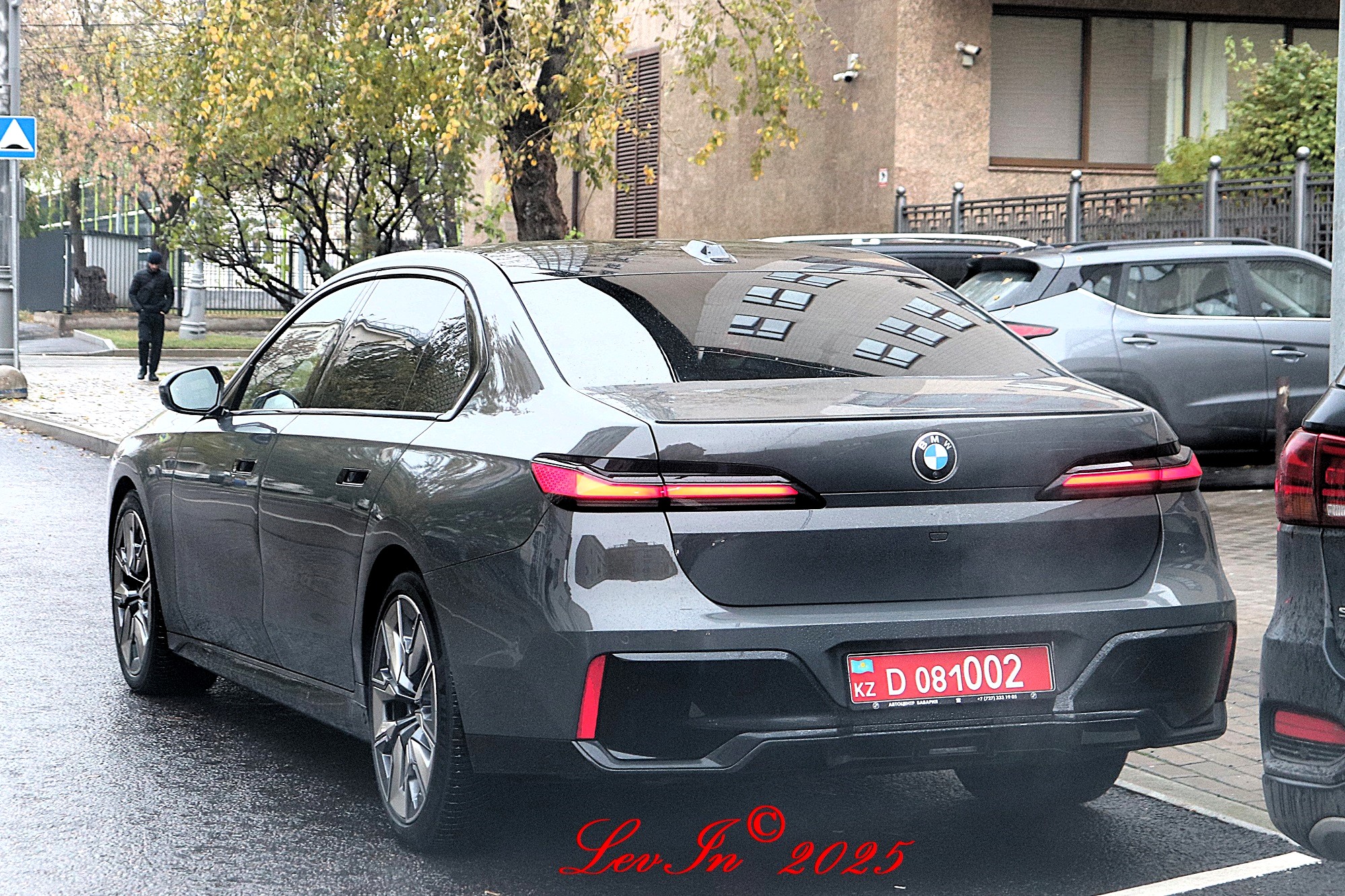 D 081002, BMW 7 Series 7th gen (G70), 2022–