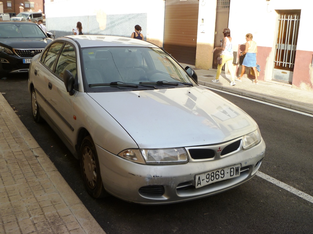 A 9869 DW, Mitsubishi Carisma 1st gen Liftback (DA1A), 1995–2001