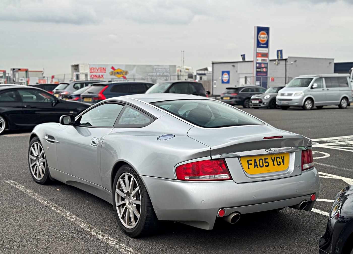 FA05YGV, Aston Martin Vanquish 1st gen V12 Vanquish, 2001–2007