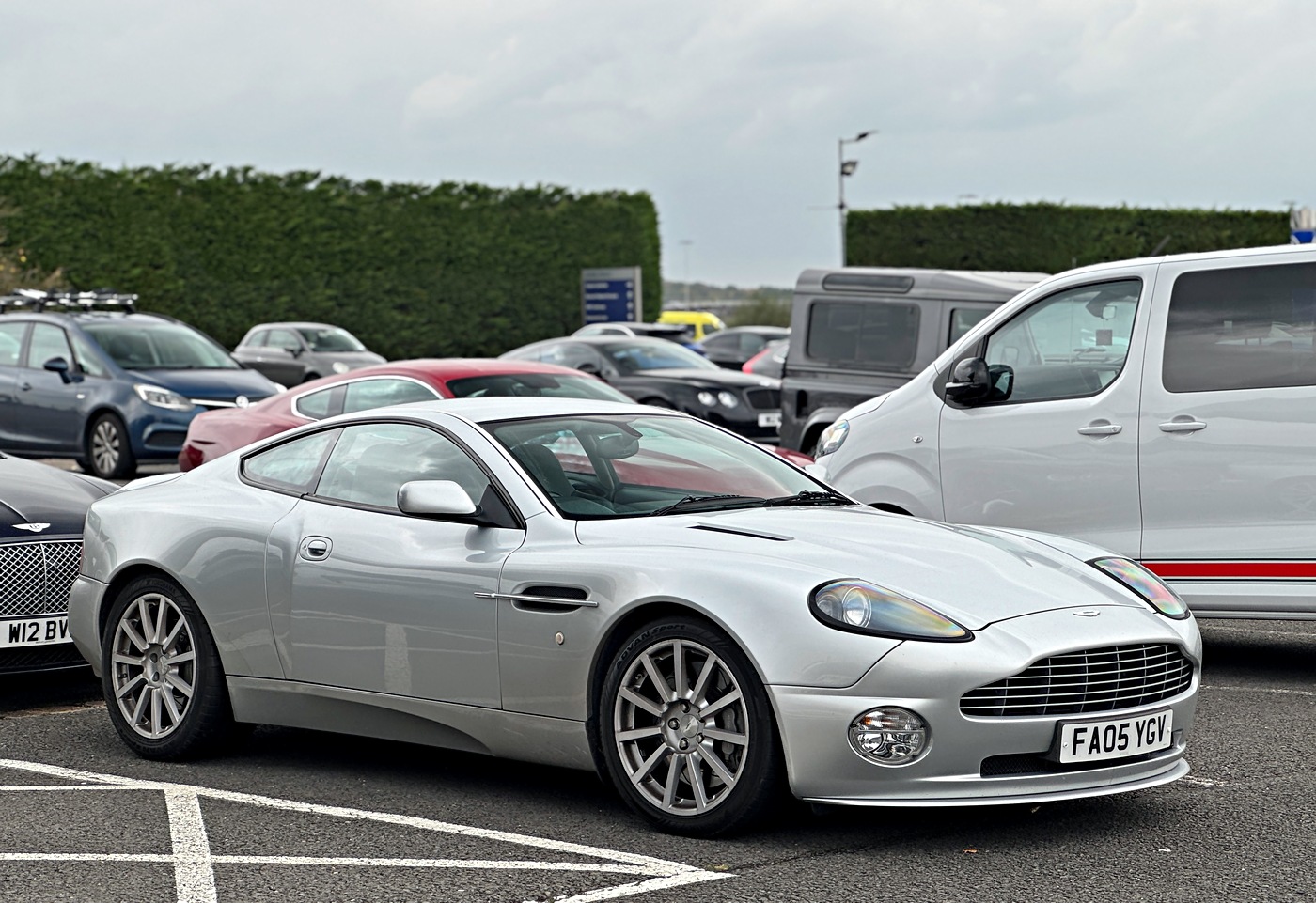 FA05YGV, Aston Martin Vanquish 1st gen V12 Vanquish, 2001–2007