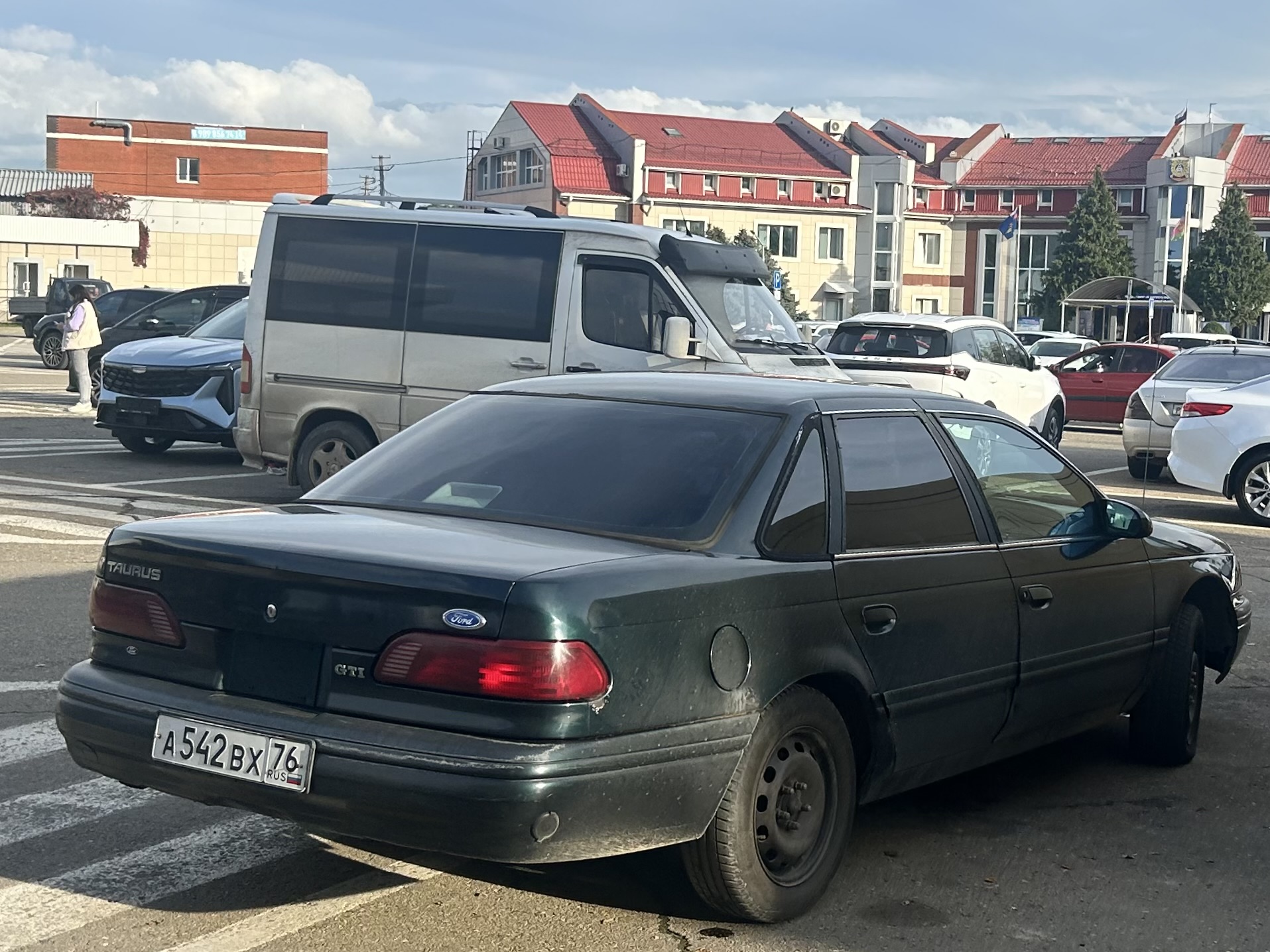а 542 вх 76, Ford Taurus 2nd gen Sedan (DN5), 1991–1995