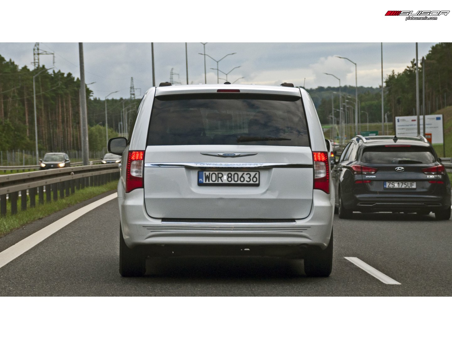 WOR 80636, Chrysler Town&Country 5th gen Minivan (RT), facelift, 2010–2016