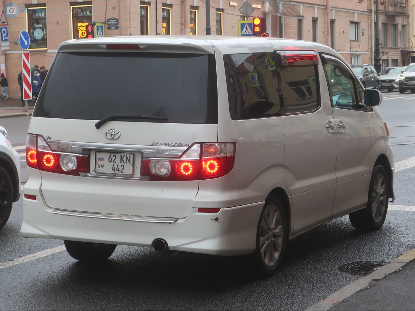 62 KN 442, Toyota Alphard 1st gen (G/V) (AH10), 2002–2008