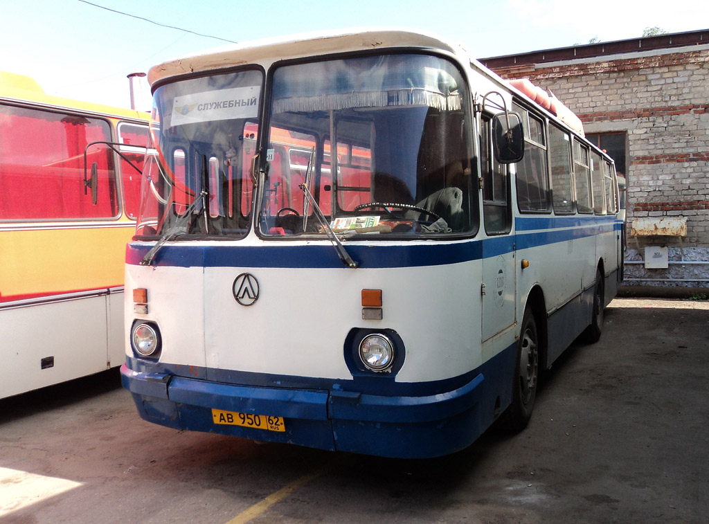 ав 950 62, LAZ 695 695Н, 1976–2010