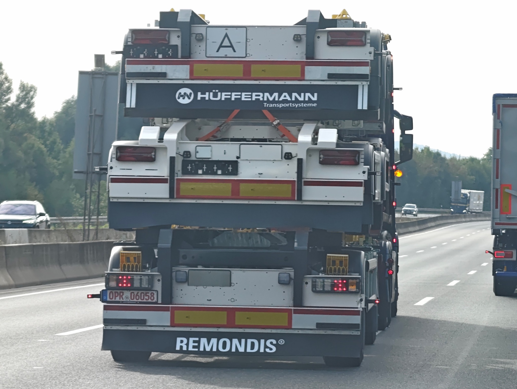 OPR 06058, Red license plates 