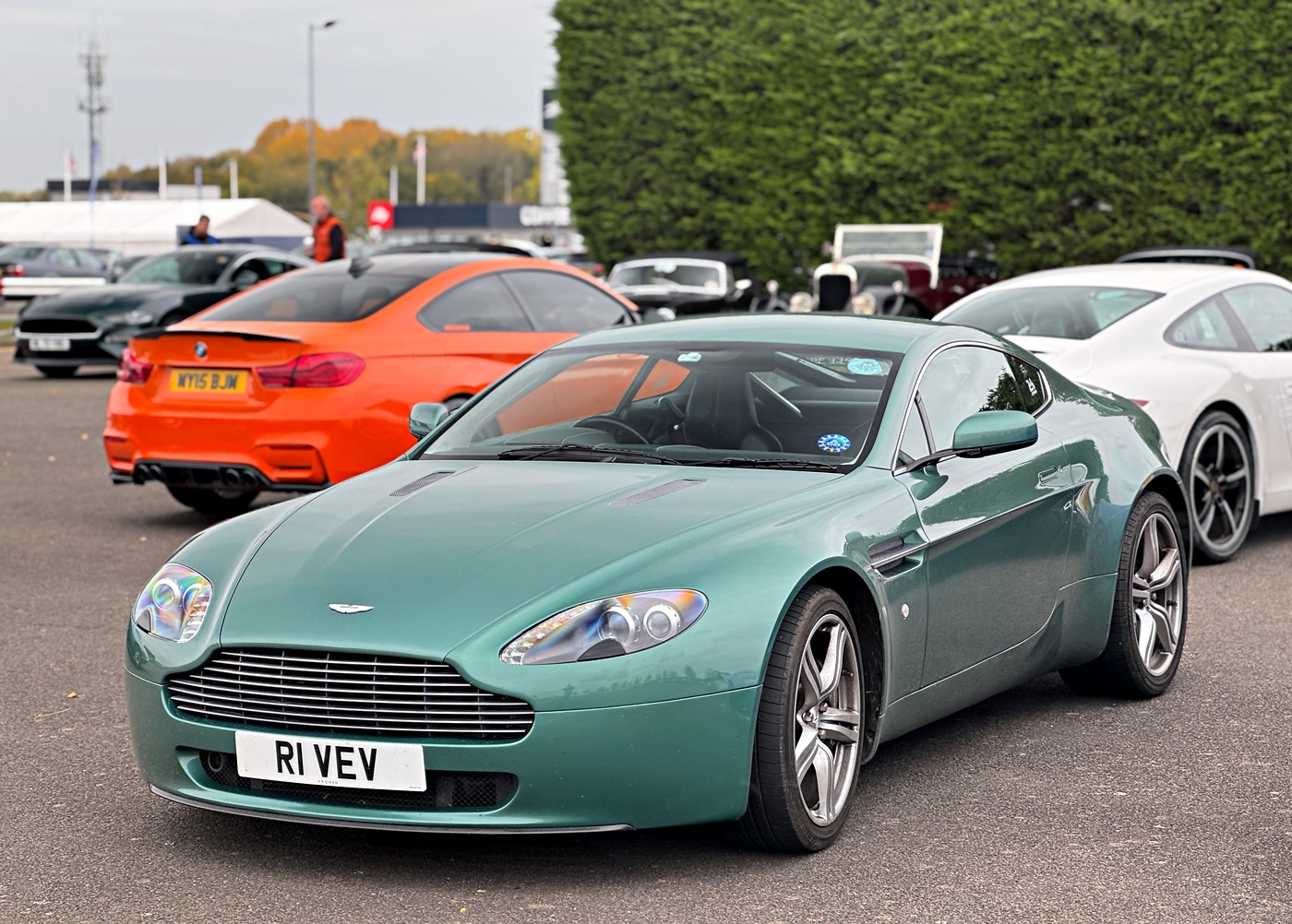 R1VEV, Aston Martin V8 Vantage 