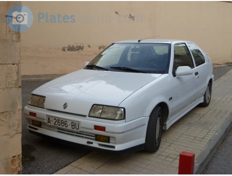 A 2686 BU, Renault 19