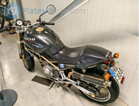 HD F 888, Ducati Monster