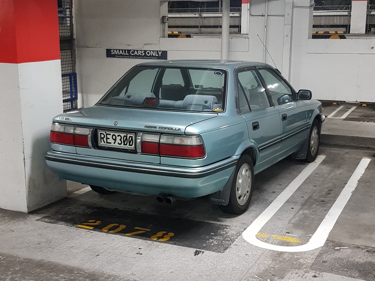 RE9300, Toyota Corolla 6th gen Sedan (E90), 1987–1992