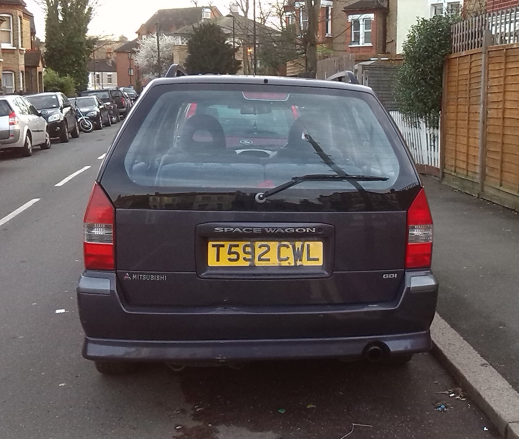 T592CWL, Mitsubishi Space Wagon 3rd gen (N50), 1997–2003