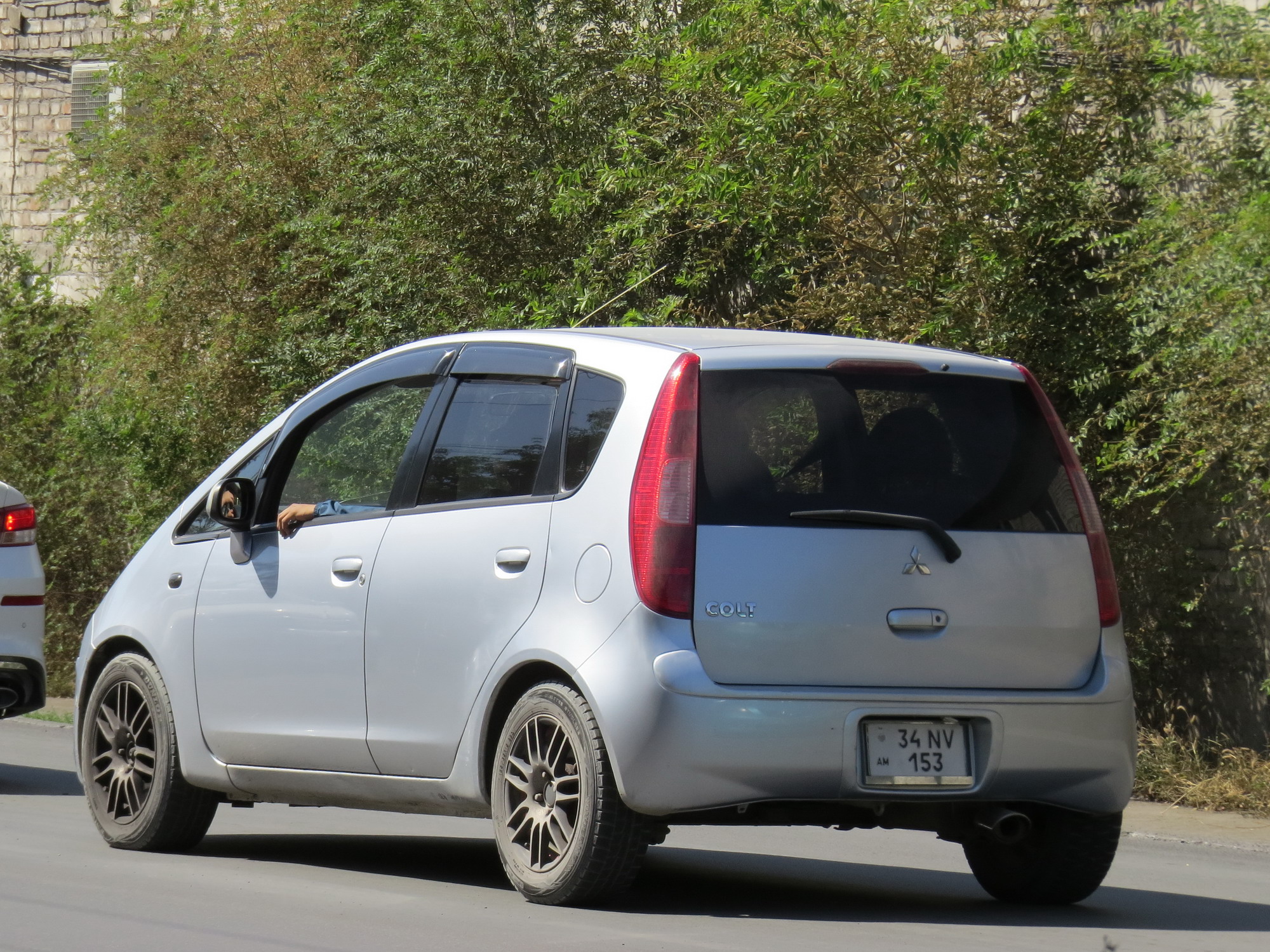 34 NV 153, Mitsubishi Colt 