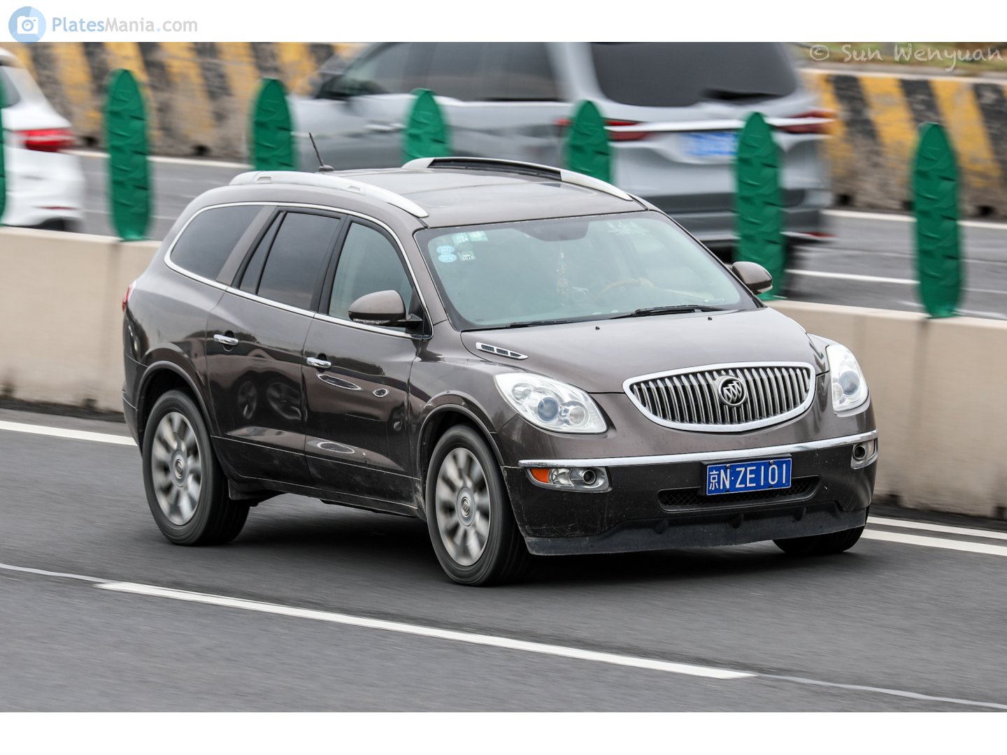 京N·ZE101, Buick Enclave 1st gen (GMT967), 2007–2012