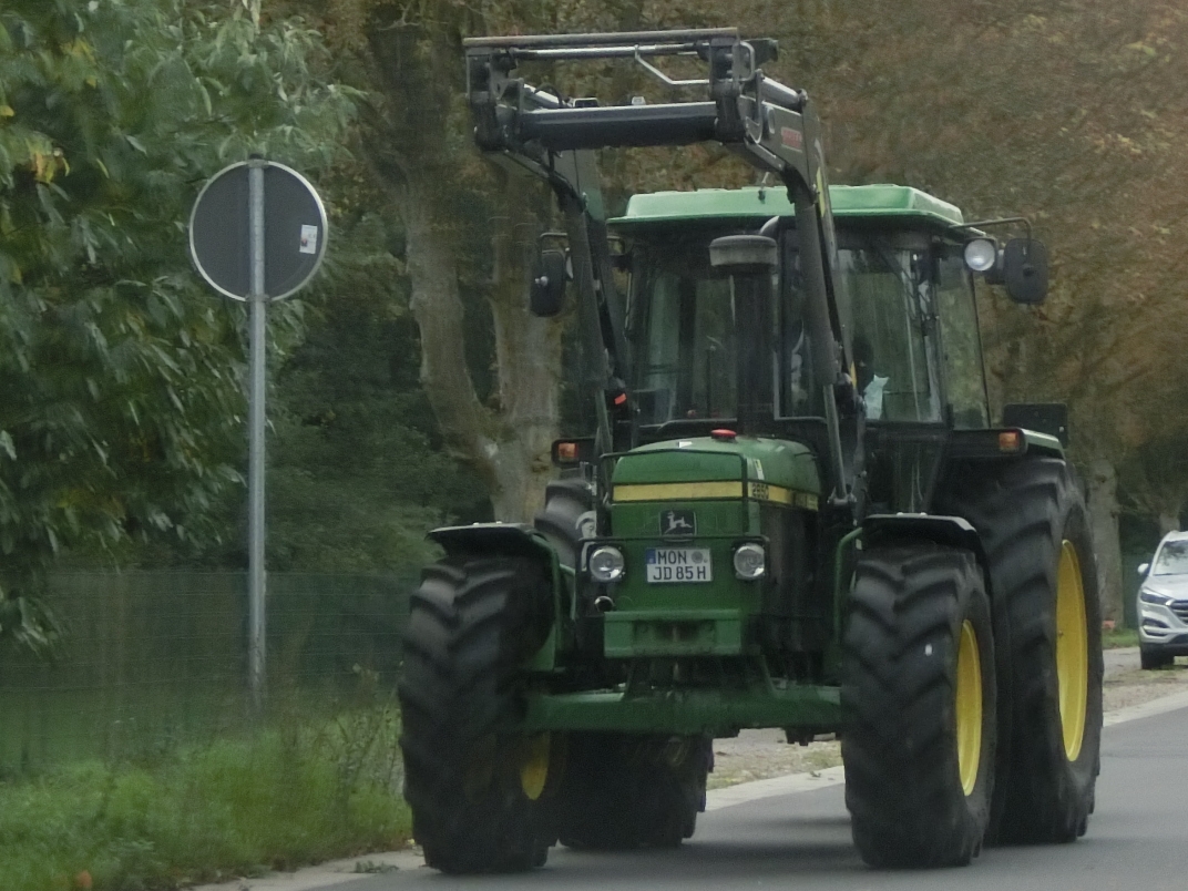 MON JD 85 H, John Deere 2000-Series 