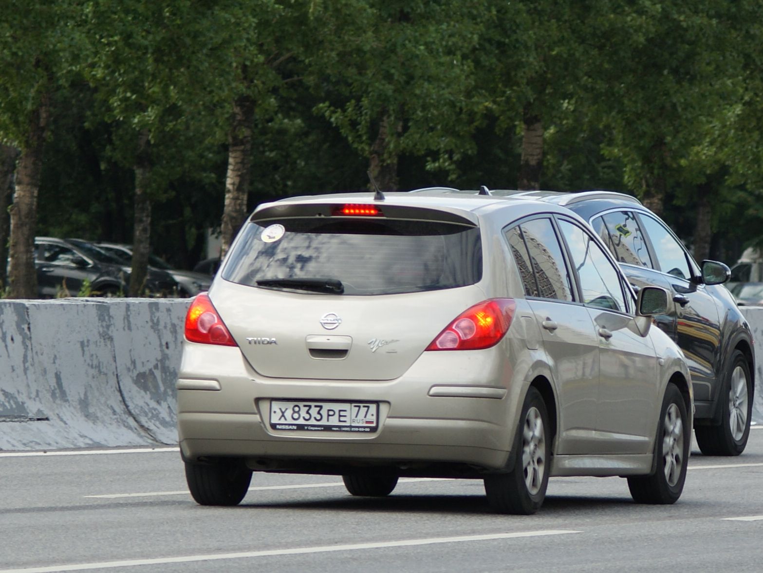 х 833 ре 77, Nissan Tiida 1st gen Hatch (C11), 2004–2012