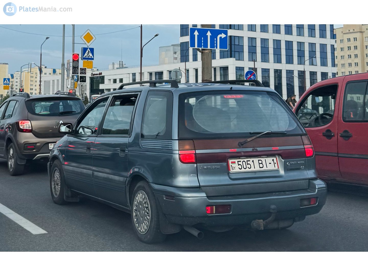 5051 BI-1, Mitsubishi Space Wagon 2nd gen (N30/N40), 1991–1998