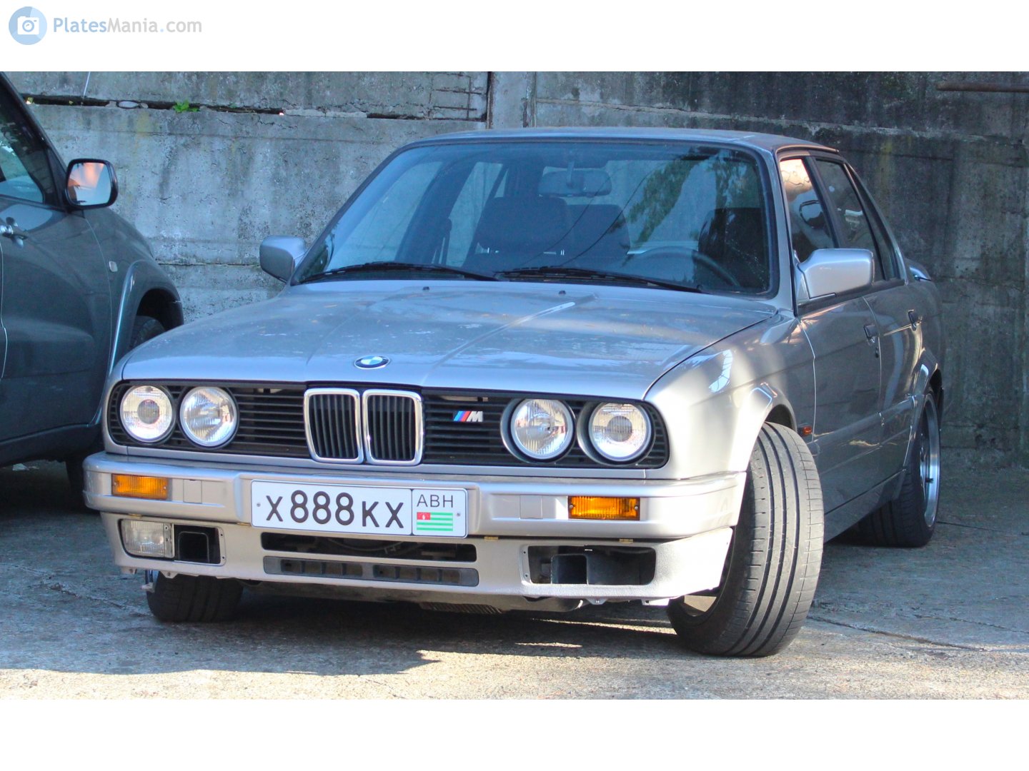 х 888 кх, BMW 3 Series 2nd gen Sedan (E30), 1983–1991