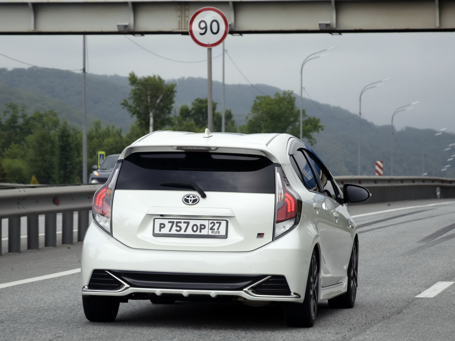 р 757 ор 27, Toyota Aqua 1st gen G's (NHP10), 2013–2017