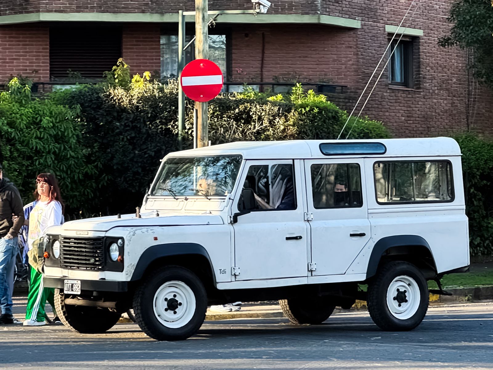 AVI 892, Land Rover Defender 1st gen 110