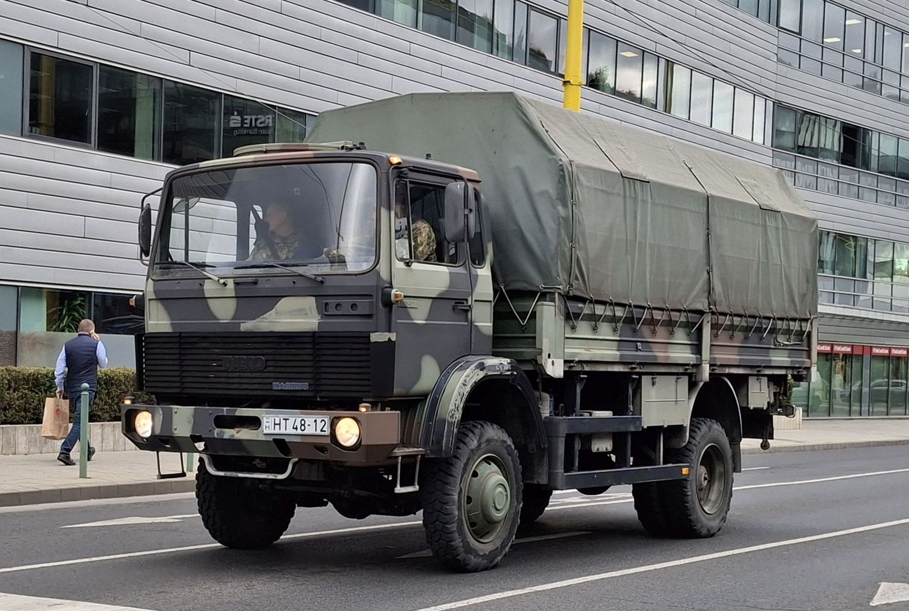 HT 48-12, Iveco Magirus 320-33 