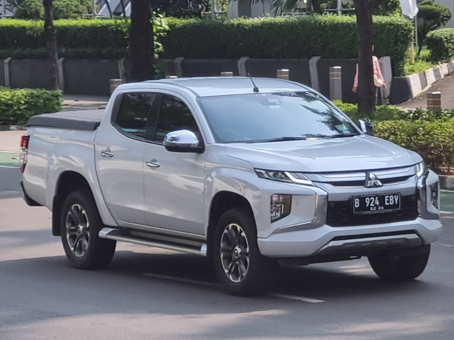 B 924 EBY, Mitsubishi Triton 5th gen (KJ/KK/KL), facelift, 2018–2023