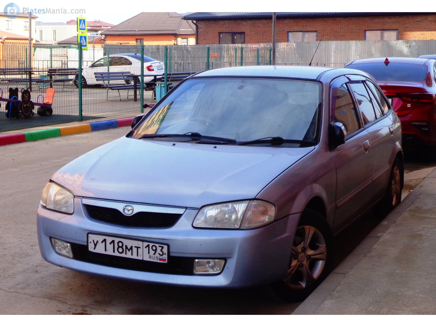 у 118 мт 193, Mazda Familia 8th gen Hatch (BH), 1998–2003