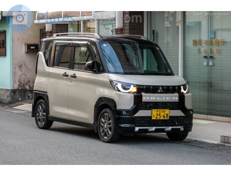 伊豆 580 と 2568, Mitsubishi Delica-mini
