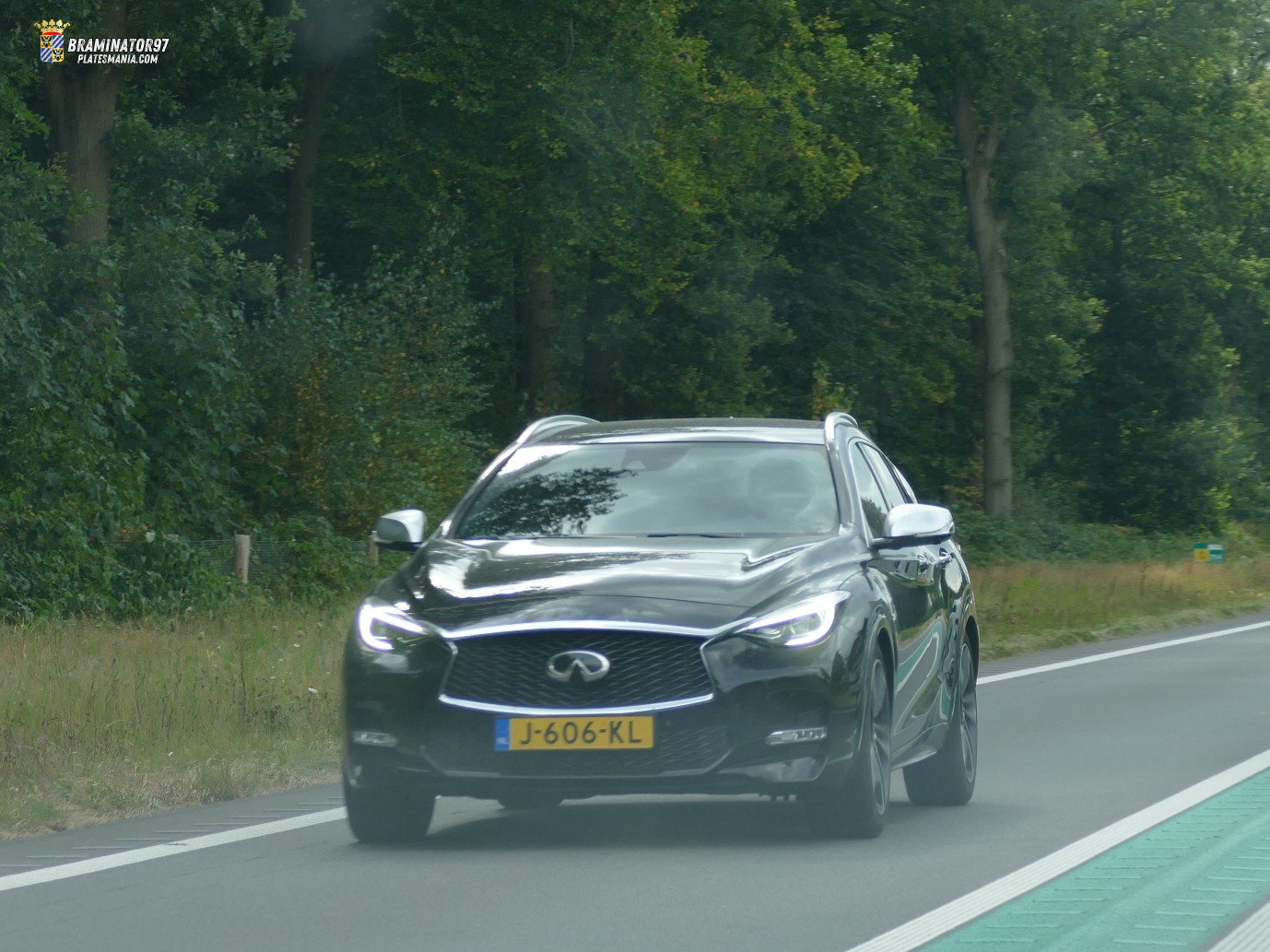 J-606-KL, Infiniti Q30 1st gen (H15), 2015–2019