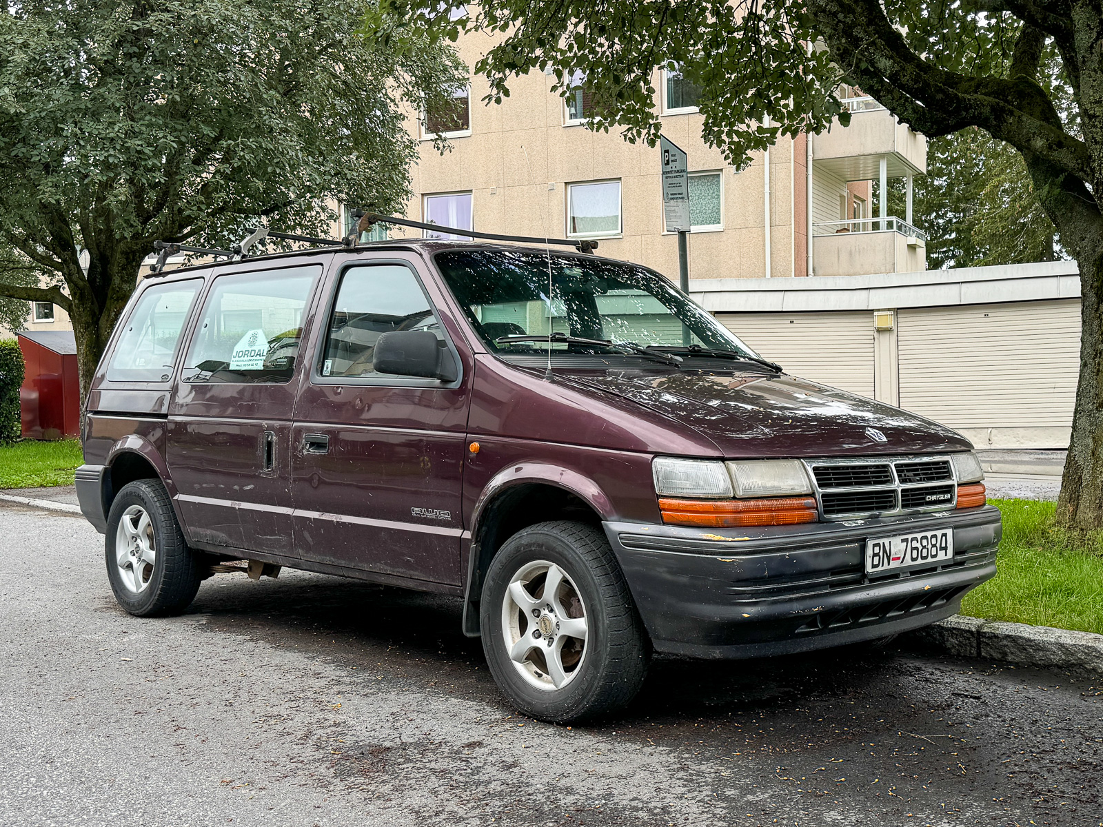 BN 76884, Chrysler Voyager 2nd gen (AS), 1990–1995
