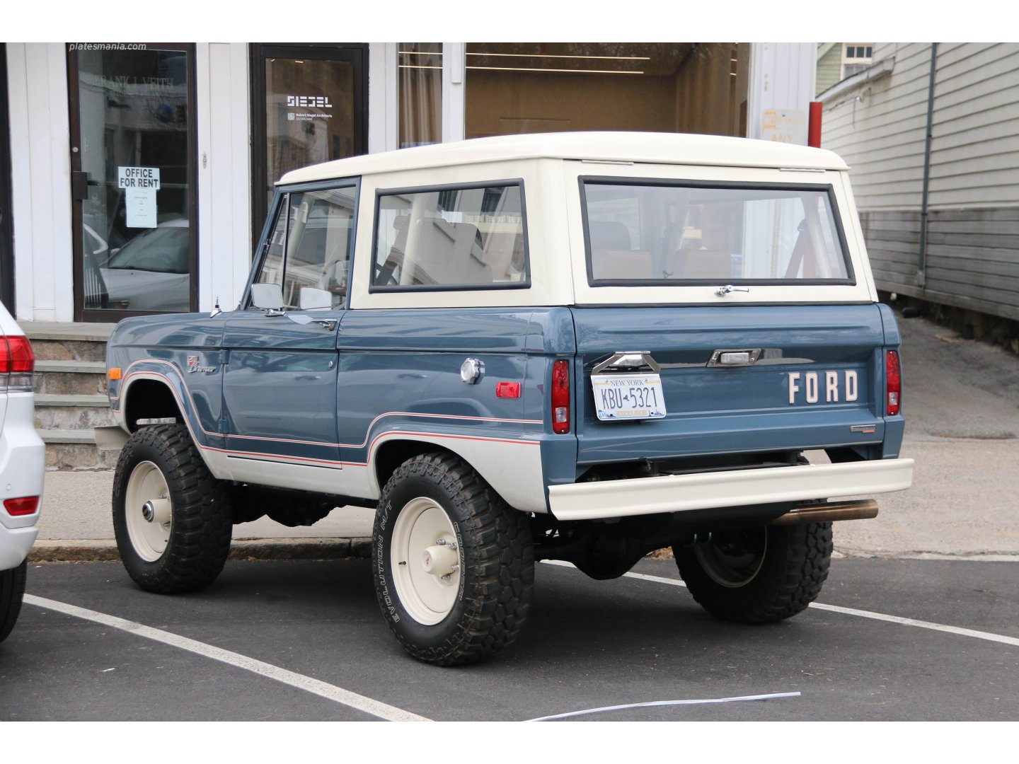 KBU-5321, Ford Bronco 1st gen SUV (U15), 1966–1977