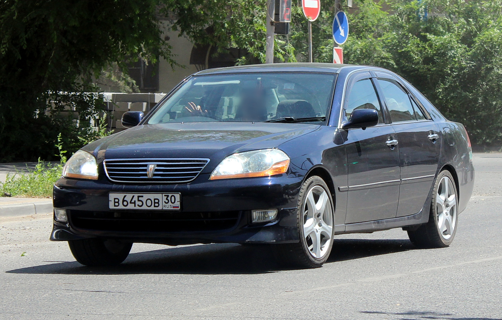 в 645 ов 30, Toyota Mark II 9th gen Sedan (X110), 2000–2004
