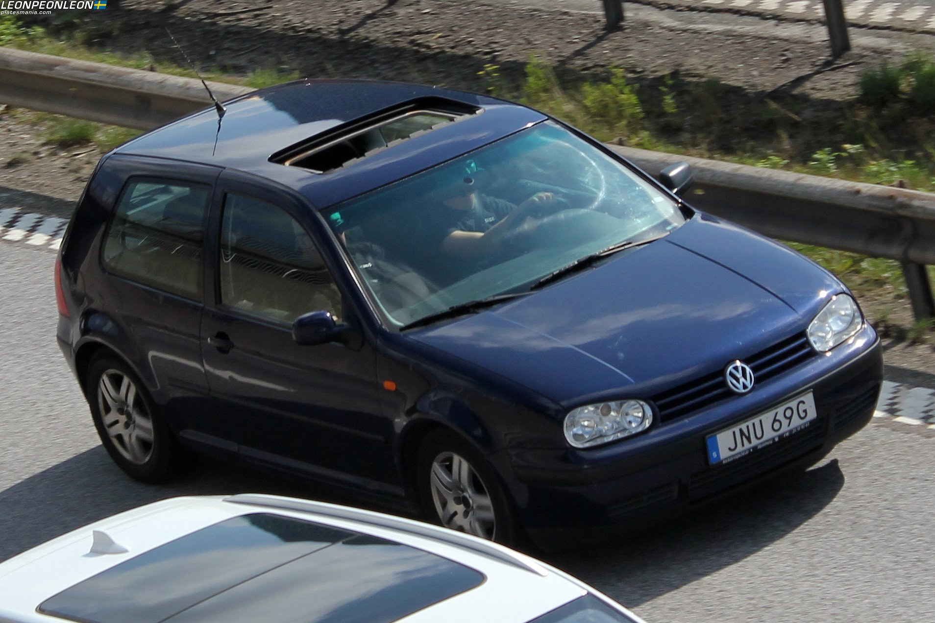 JNU 69G, Volkswagen Golf 4th gen 3-door Hatch (1J1), 1997–2003
