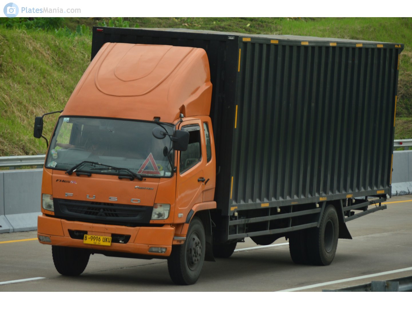 B 9996 UXU, Mitsubishi Fuso Fighter 2nd gen, 2nd facelift, 2005–